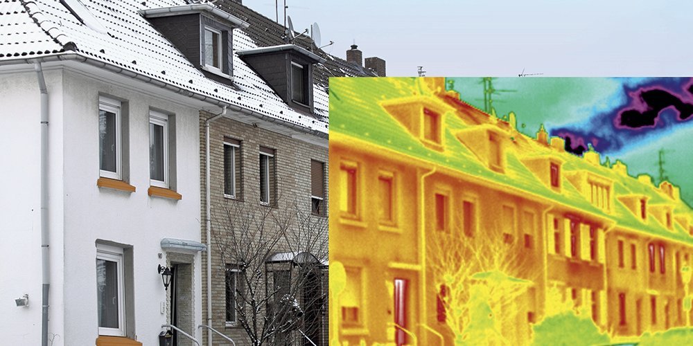 Sichtbares Bild und Wärmebild eines Mehrfamilienhauses um die Energieverluste zu erkennen